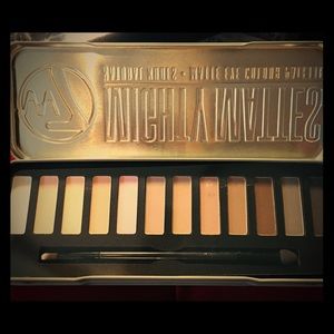 Mighty Matte 12 Shades Eyeshadow & Brush